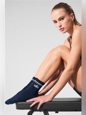 Alo Unisex Half - Crew Socks
Navy
Medium